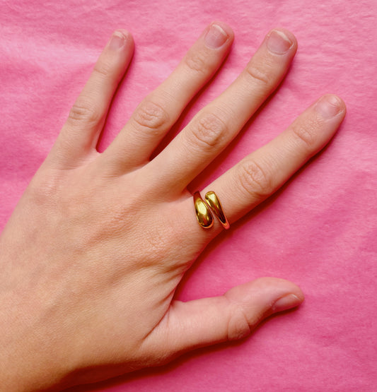 Water Resistant Overlap Tear Drop Simple Ring