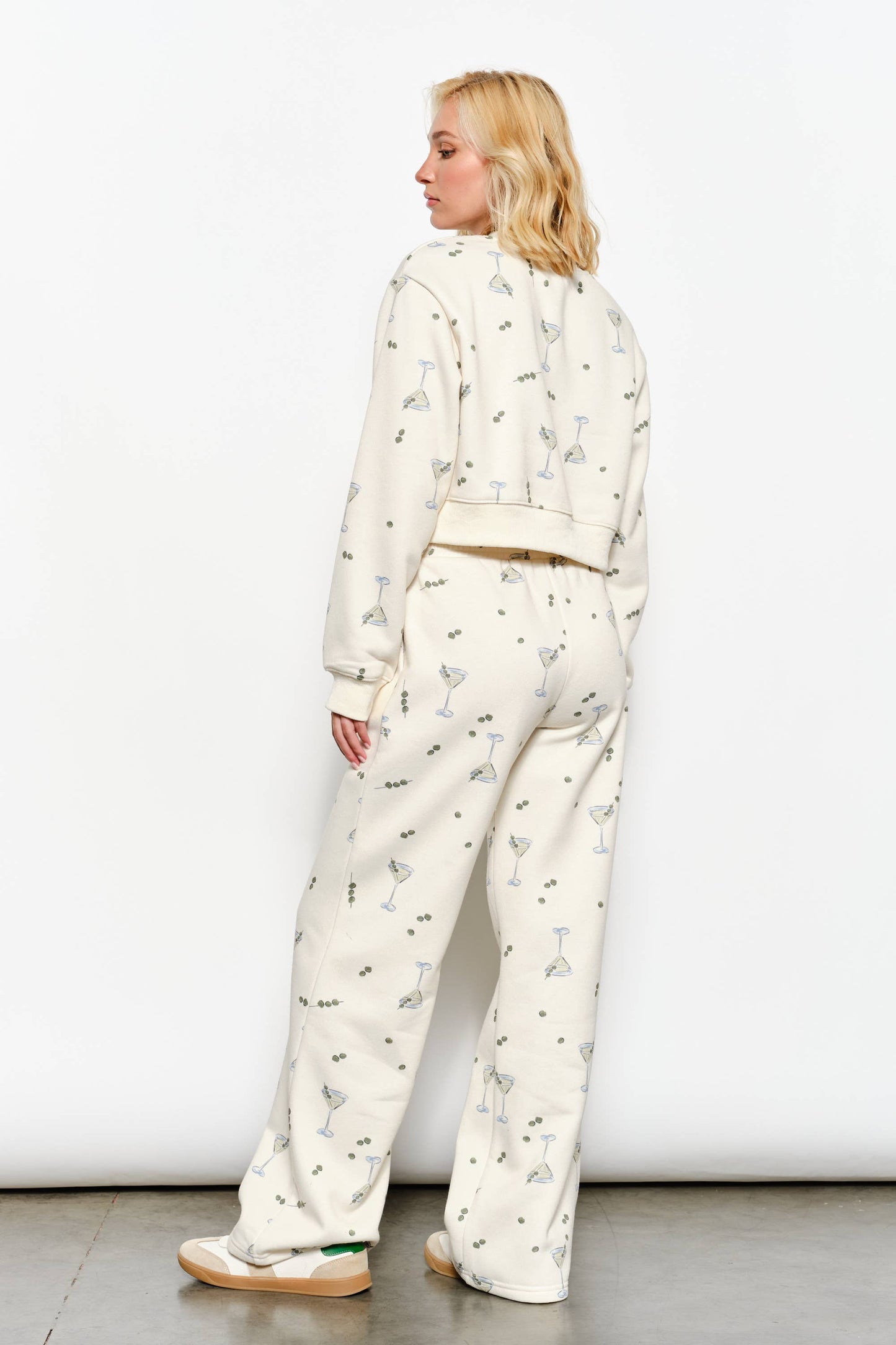 Billie Martini Sweatshirt - Lounge, Trendy, Cropped, Fun