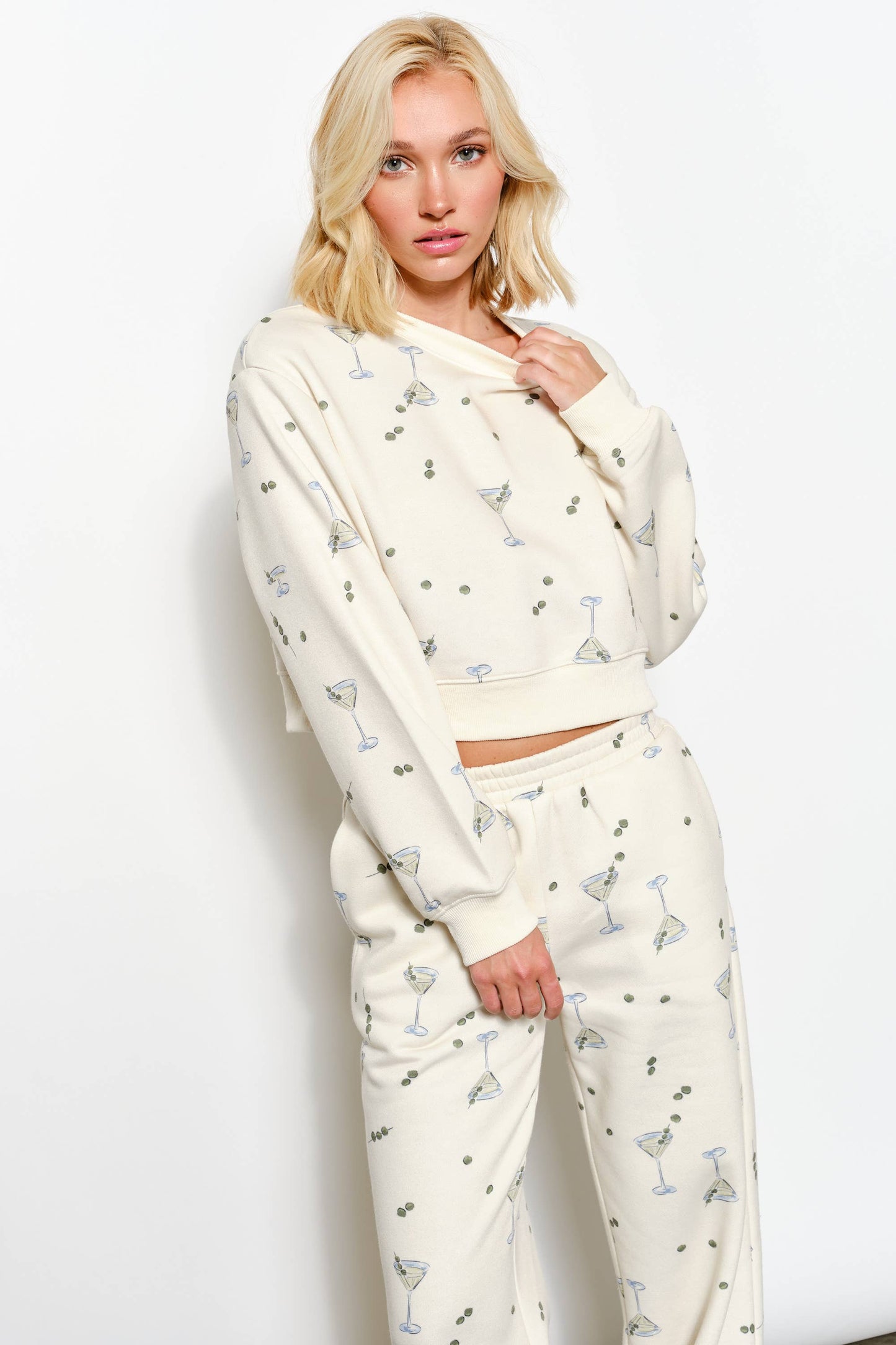 Billie Martini Sweatshirt - Lounge, Trendy, Cropped, Fun