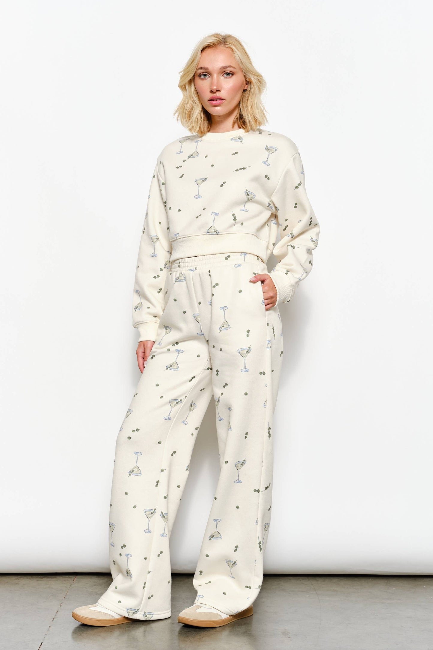 Billie Martini Sweatshirt - Lounge, Trendy, Cropped, Fun